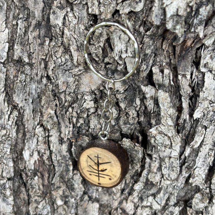  Llavero en Madera de Laurel para Atraer la Suerte – Símbolo Vikingo