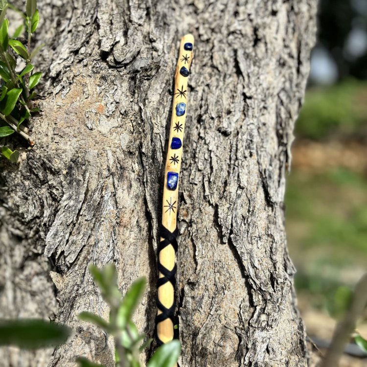  🌿 Varita Taryna. La que sostiene la verdad en su forma más pura.