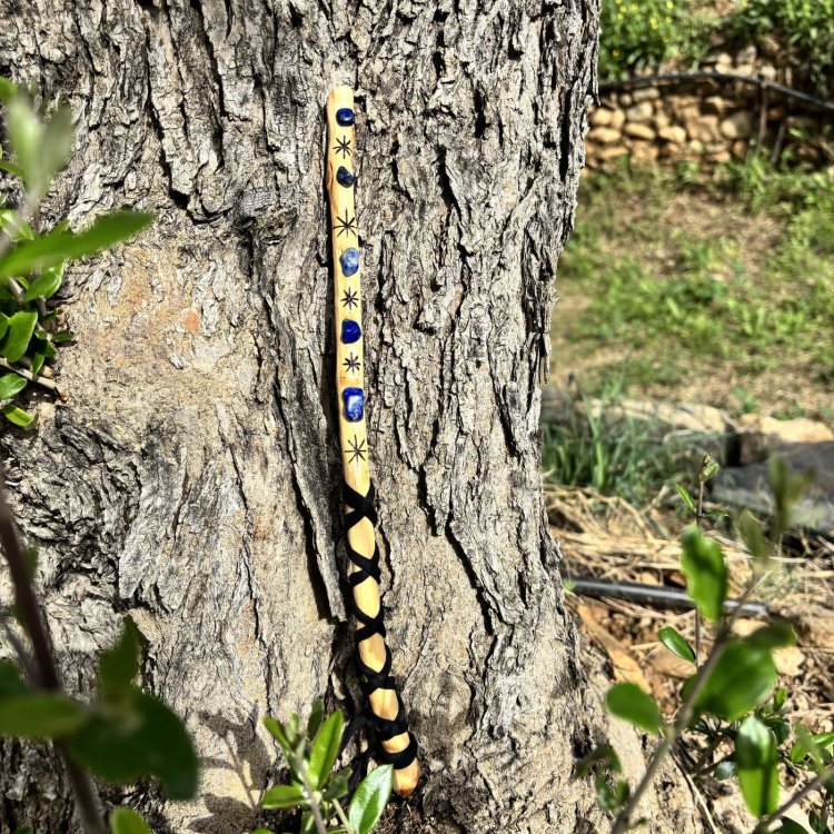  🌿 Varita Taryna. La que sostiene la verdad en su forma más pura.