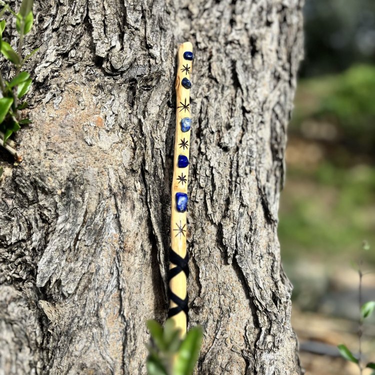  🌿 Varita Taryna. La que sostiene la verdad en su forma más pura.