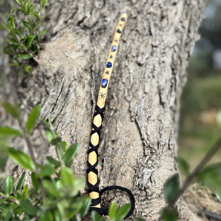  🌿 Varita Taryna. La que sostiene la verdad en su forma más pura.