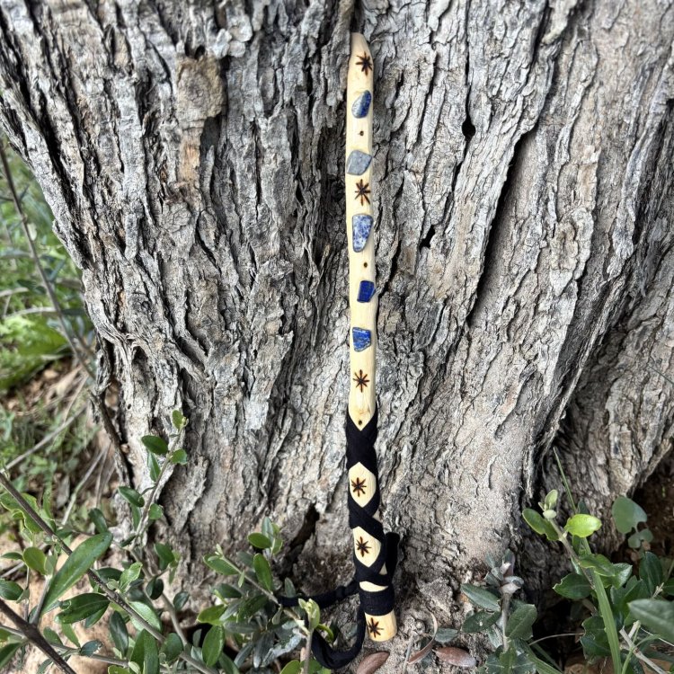  🌿 Varita Kaela. La que revela con suavidad aquello que necesita ser visto.