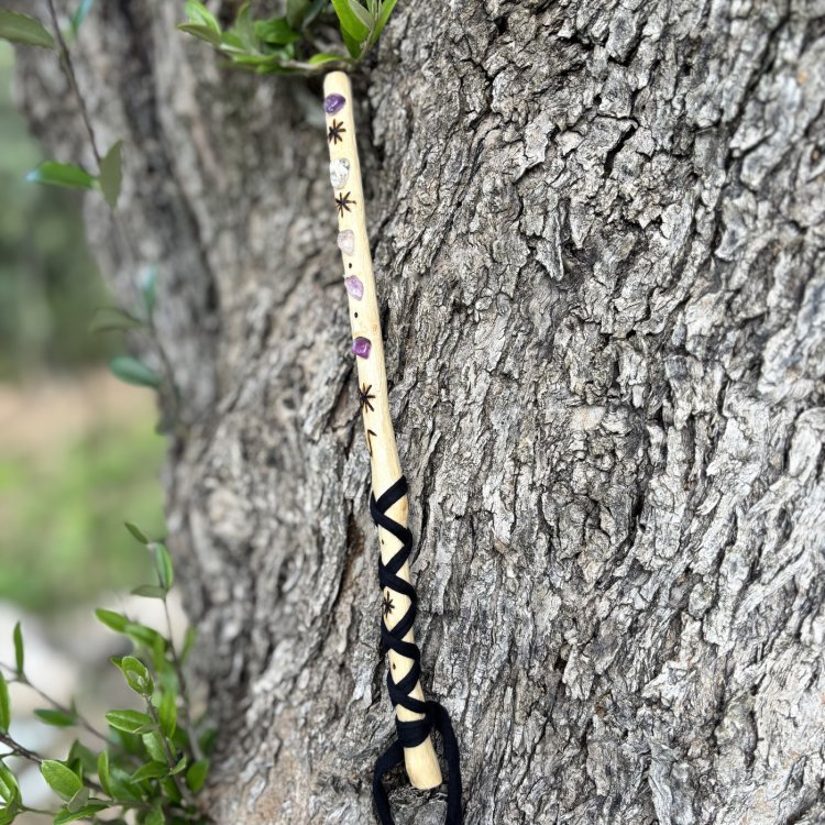  Varita Mágica en Madera de Olivo con Amatista y Cuarzo Rosa – Protección y Equilibrio