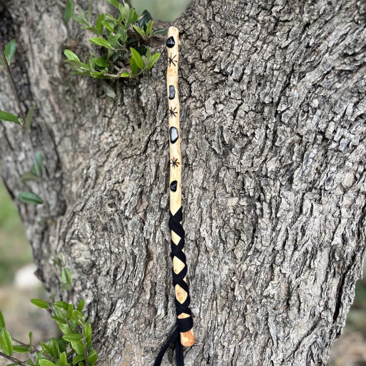  Varita Mágica en Madera de Olivo con Obsidianas Negras – Protección y Energía