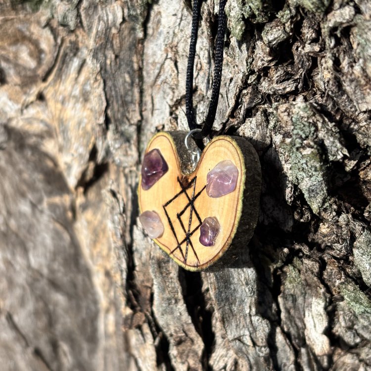  Colgante Amor en Madera de Olivo con Amatistas – Amor y Pasión