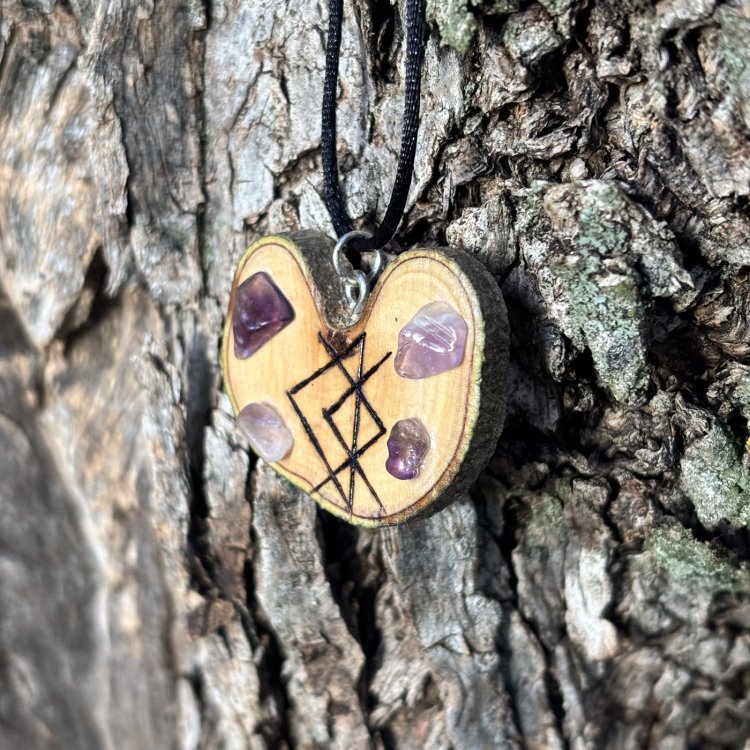  Colgante Amor en Madera de Olivo con Amatistas – Amor y Pasión