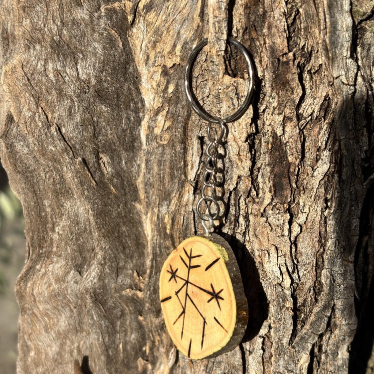  Llavero de Madera de Olivo Abrecaminos – Artesanal