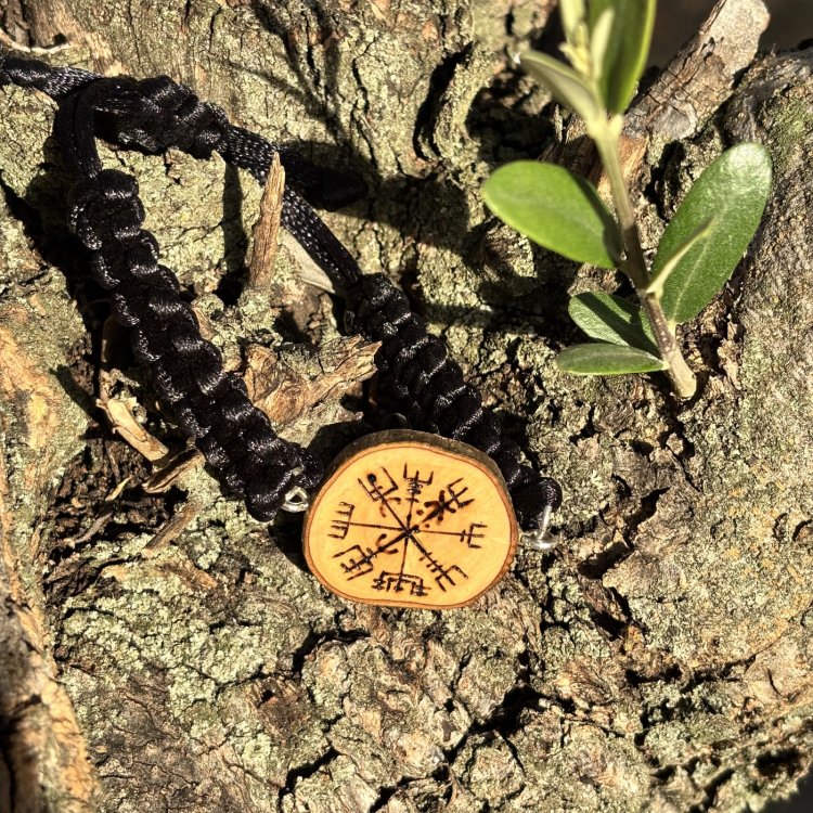 Pulsera de Protección Vegvisir en Madera de Olivo