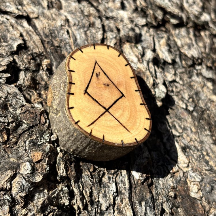  Runa Vikinga Othila en Madera de Olivo – Símbolo de Hogar, Herencia y Familia