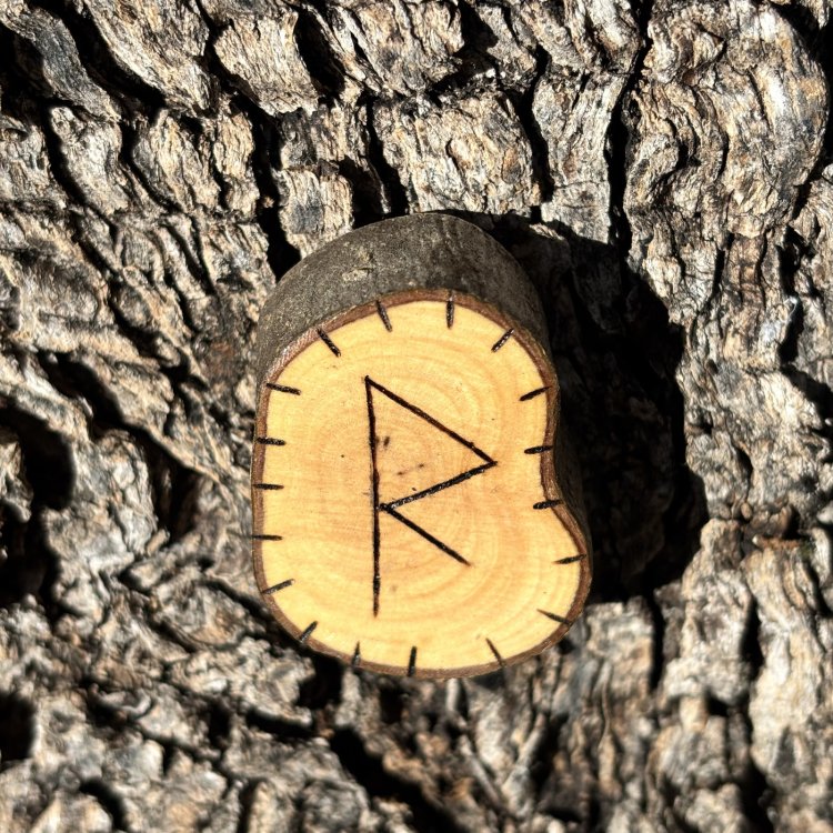  Runa Vikinga Raido en Madera de Olivo – Viaje y Progreso