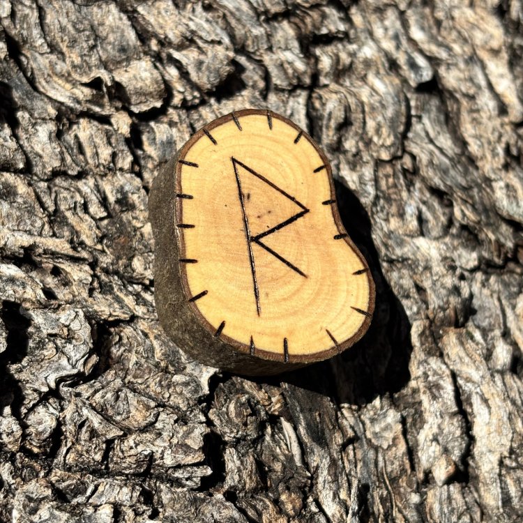  Runa Vikinga Raido en Madera de Olivo – Viaje y Progreso