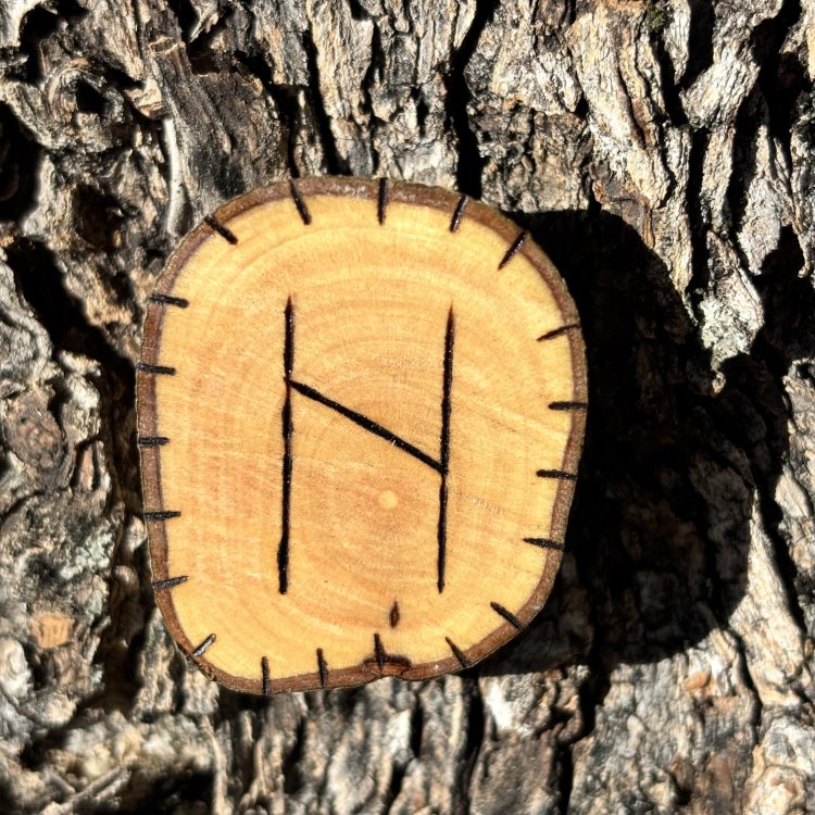  Runa Vikinga Hagalaz en Madera de Olivo – Símbolo de Ruptura y Transformación