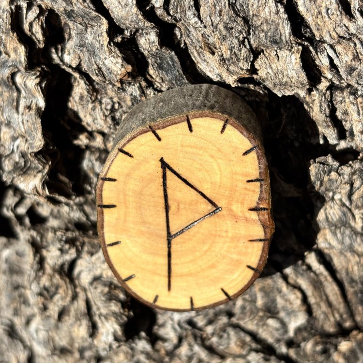  Runa Vikinga Wunjo en Madera de Olivo – Símbolo de Celebración y Victoria