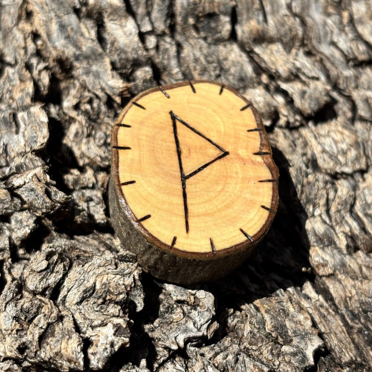  Runa Vikinga Wunjo en Madera de Olivo – Símbolo de Celebración y Victoria