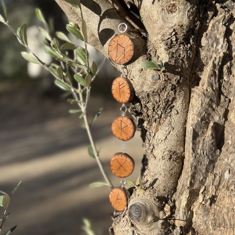  Anillas para Decoración en Madera de Cerezo con Runas de Prosperidad
