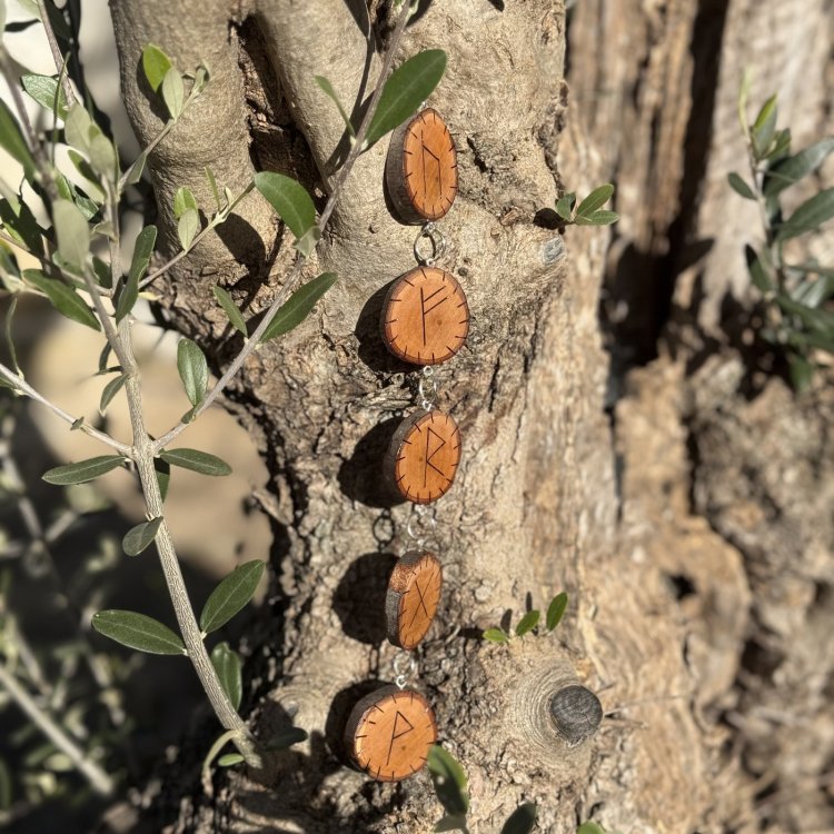  Anillas para Decoración en Madera de Cerezo con Runas de Prosperidad
