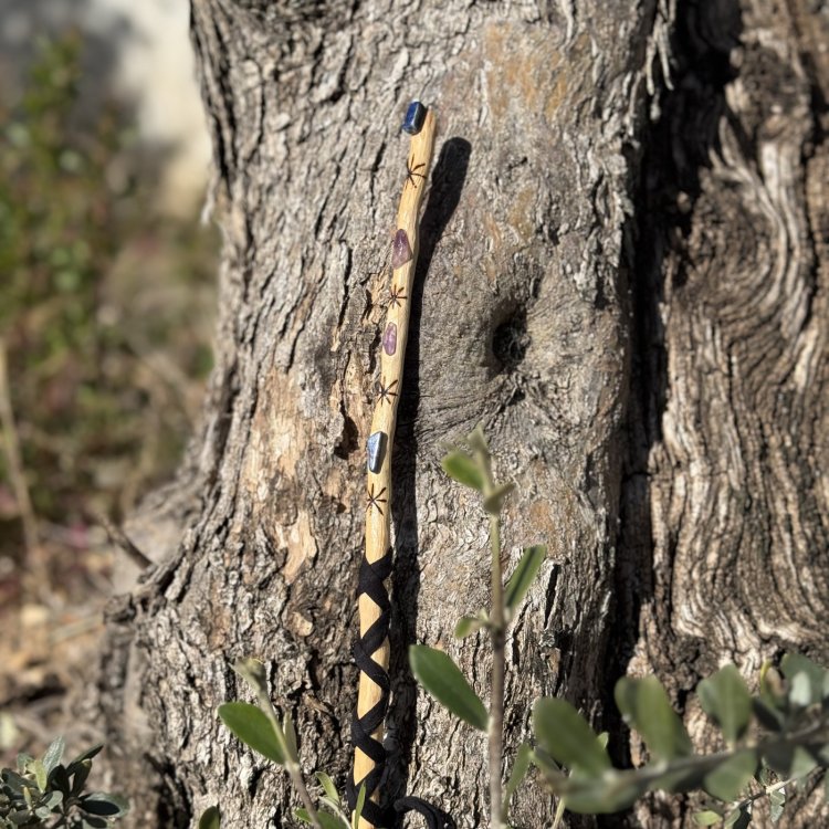  Varita Mágica de Olivo con Lapislázuli y Amatistas