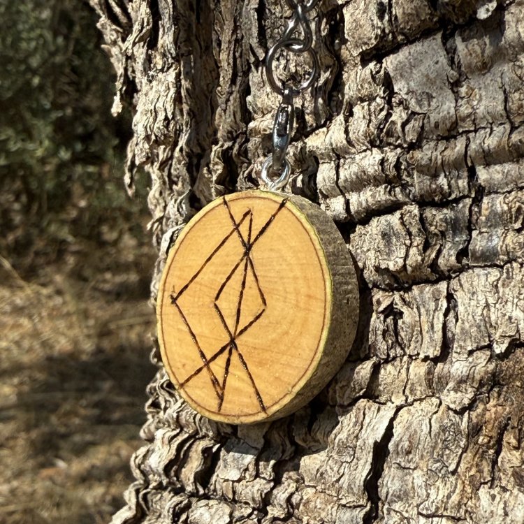  Llavero para Atraer el Amor en Madera de Olivo – Talismán de Energía Amorosa