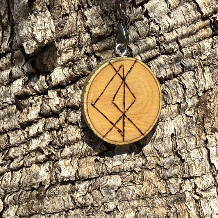  Llavero para Atraer el Amor en Madera de Olivo – Talismán de Energía Amorosa