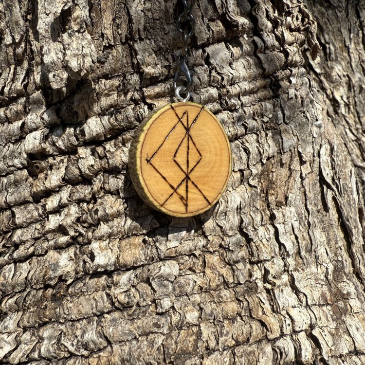  Llavero para Atraer el Amor en Madera de Olivo – Talismán de Energía Amorosa