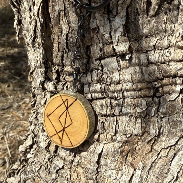  Llavero para Atraer el Amor en Madera de Olivo – Talismán de Energía Amorosa