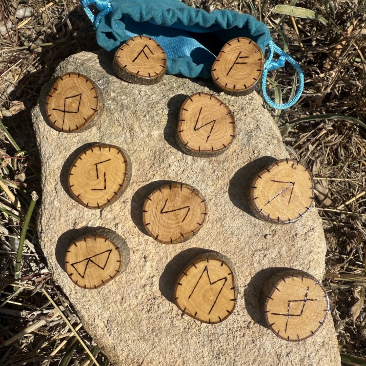  Runas Vikingas Futhark Antiguo 24 piezas Madera de Olivo