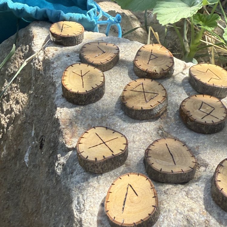  Runas Vikingas Futhark Antiguo 24 piezas Madera de Olivo