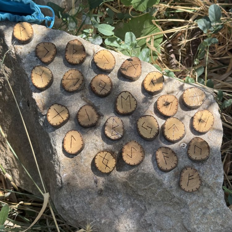  Runas Vikingas Futhark Antiguo 24 piezas Madera de Olivo