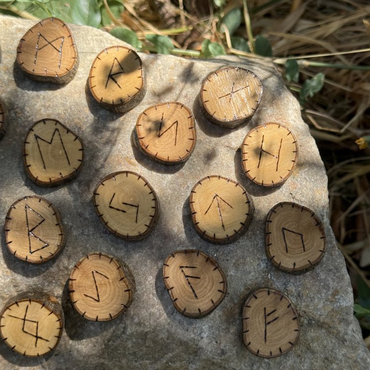  Runas Vikingas Futhark Antiguo 24 piezas Madera de Olivo