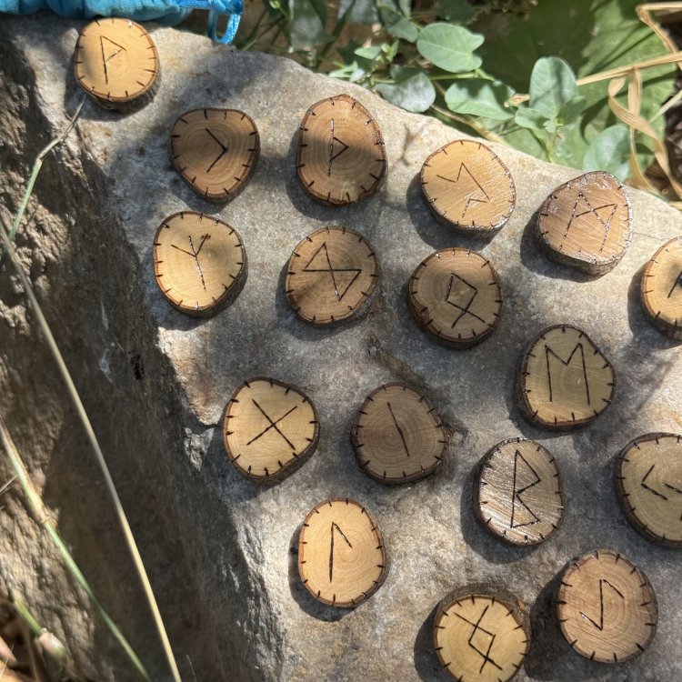  Runas Vikingas Futhark Antiguo 24 piezas Madera de Olivo