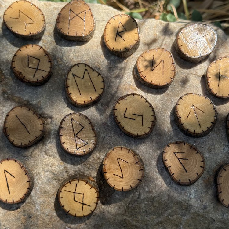  Runas Vikingas Futhark Antiguo 24 piezas Madera de Olivo