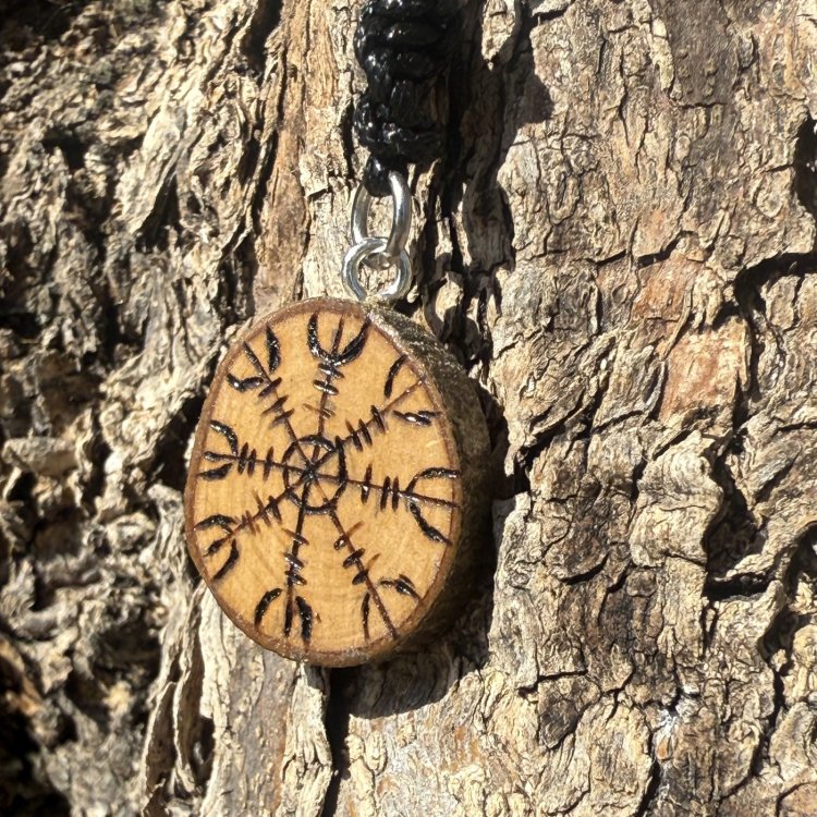  Colgante Aegishjalmur de Olivo – Protección Nórdica