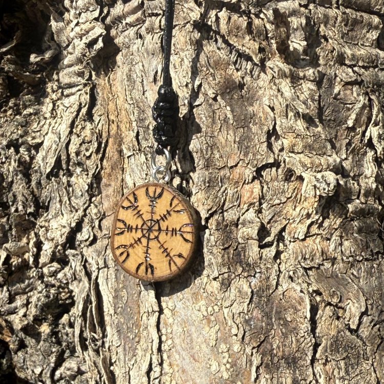  Colgante Aegishjalmur de Olivo – Protección Nórdica