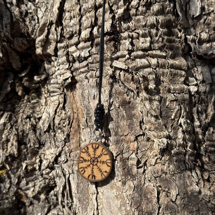  Colgante Aegishjalmur de Olivo – Protección Nórdica