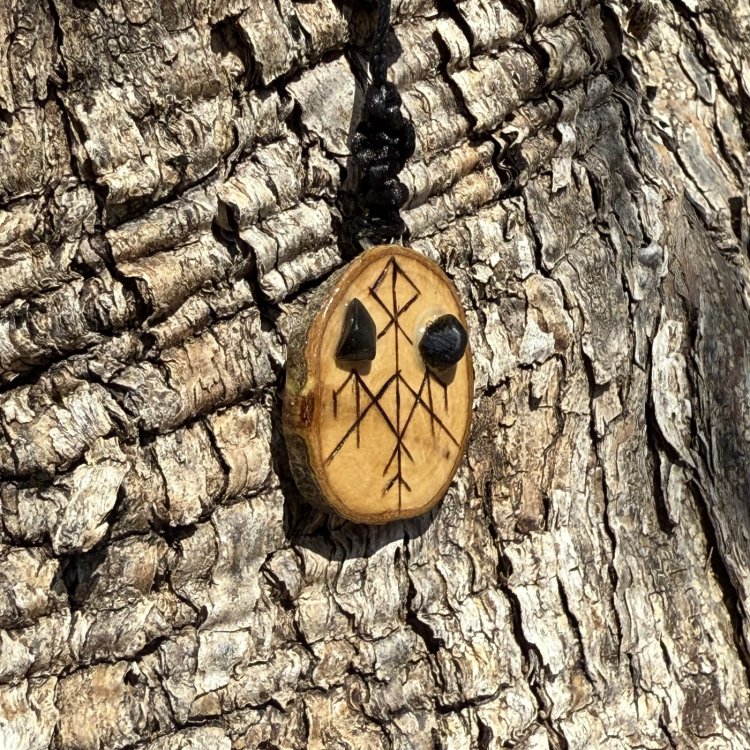  Colgante Wardruna de Olivo con Obsidianas – Protección Elevada