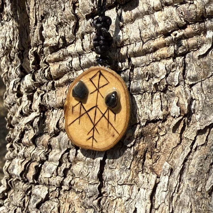  Colgante Wardruna de Olivo con Obsidianas – Protección Elevada