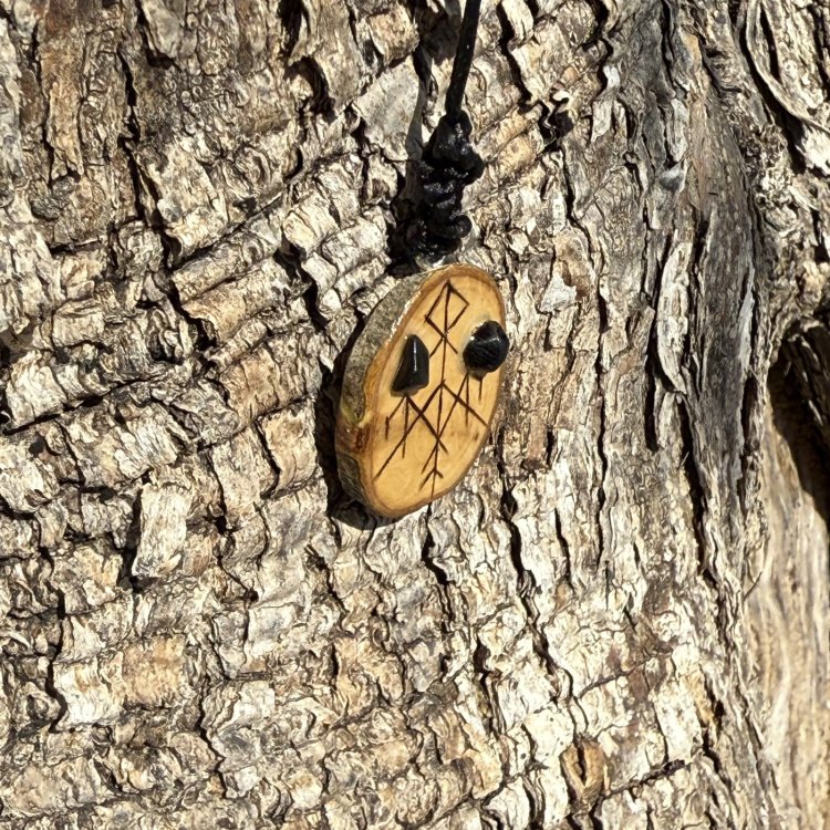  Colgante Wardruna de Olivo con Obsidianas – Protección Elevada