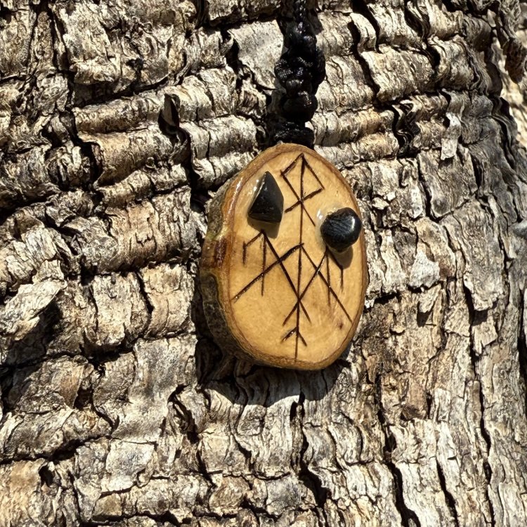  Colgante Wardruna de Olivo con Obsidianas – Protección Elevada