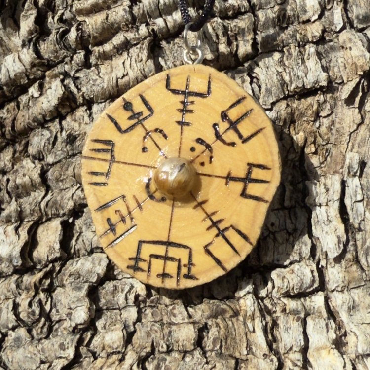  Colgante de Protección Vegvisir con Ojo de Tigre en Madera de Olivo