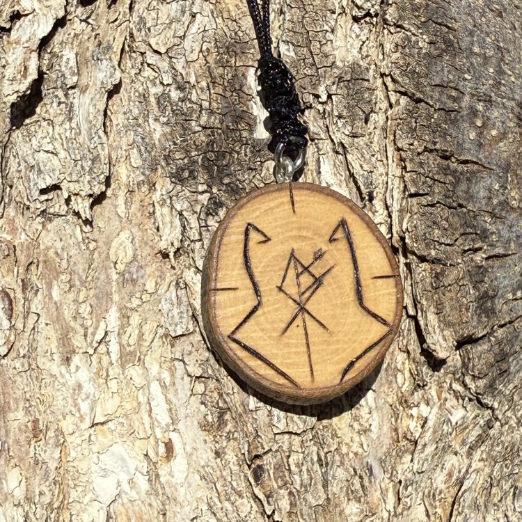 Talismano Lupo in Ulivo con Sagoma – Ciondolo Runico