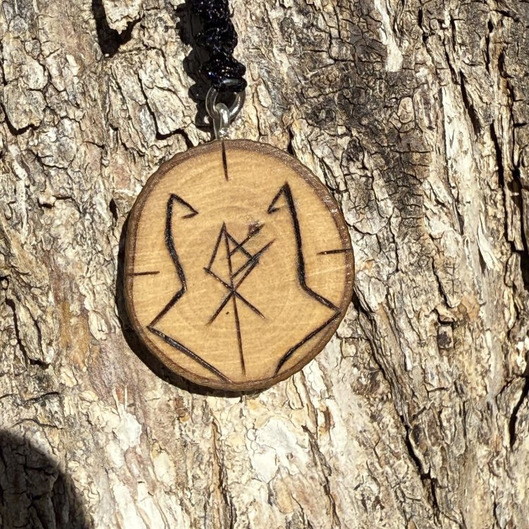  Talismano Lupo in Ulivo con Sagoma – Ciondolo Runico