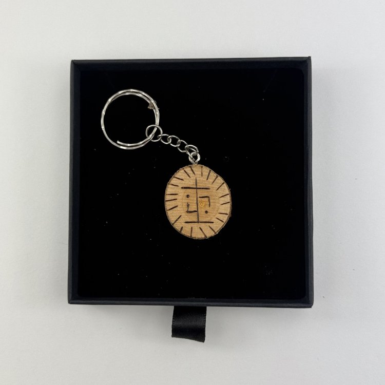  Llavero Salud en Madera de Higuera, Hammarsmark – Protección y Bienestar