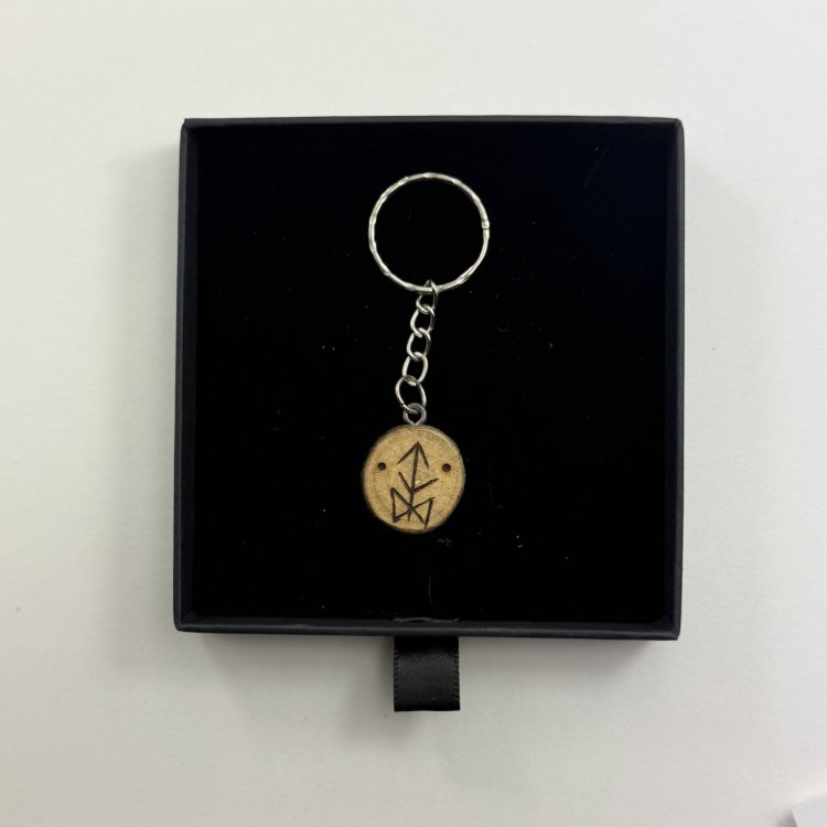  Llavero de Trabajo y Superación en Madera de Laurel – Determinación y Valentía