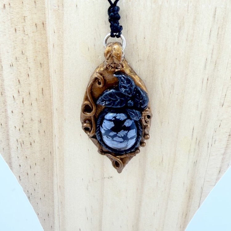  Joya del Bosque con Obsidiana Nevada – Protección y Mirada Interior